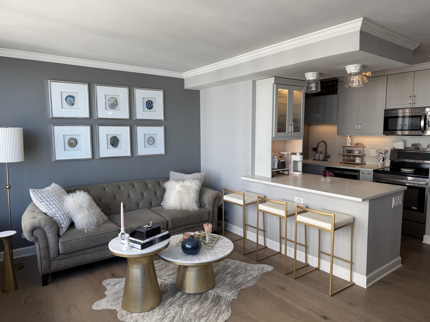 1313 North Ritchie Court, Unit 2706 Chicago, IL 60610 - Photo 2 of 8