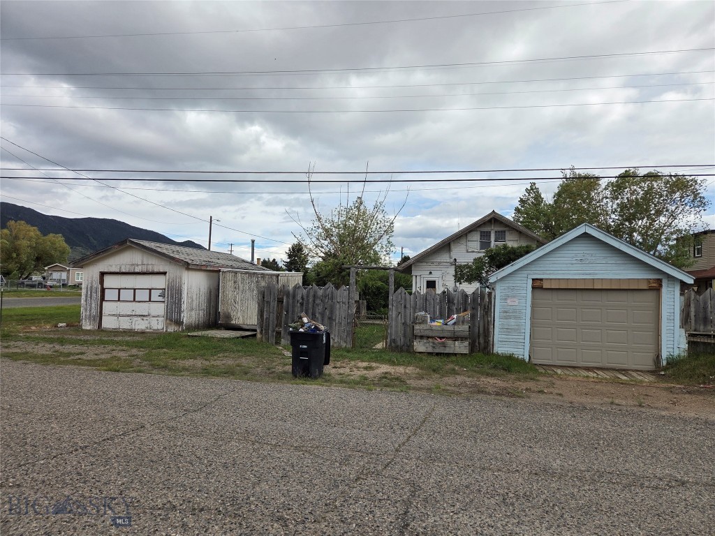 2421 Locust Street Butte, MT 59701 - Photo 2 of 17 Gallery Image 2