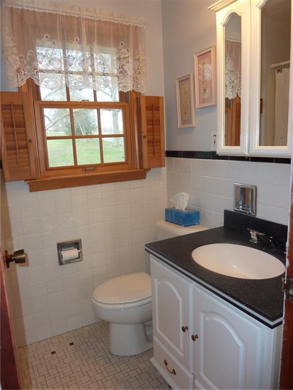 30 South Petrie Road Coraopolis, PA 15108 - Photo 20 of 25 The main bath has been updated and is situated right between the master bedroom and the 2nd bedroom.