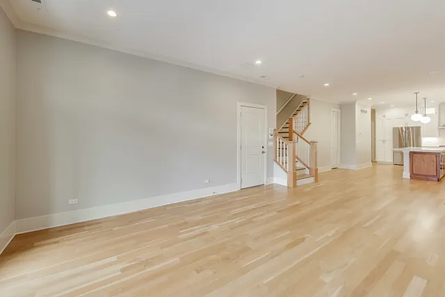 $869,000 | 4135 North Kenmore Avenue, Unit 2S, Chicago, IL 60613