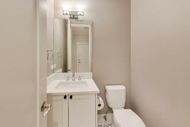 $869,000 | 4135 North Kenmore Avenue, Unit 2S, Chicago, IL 60613