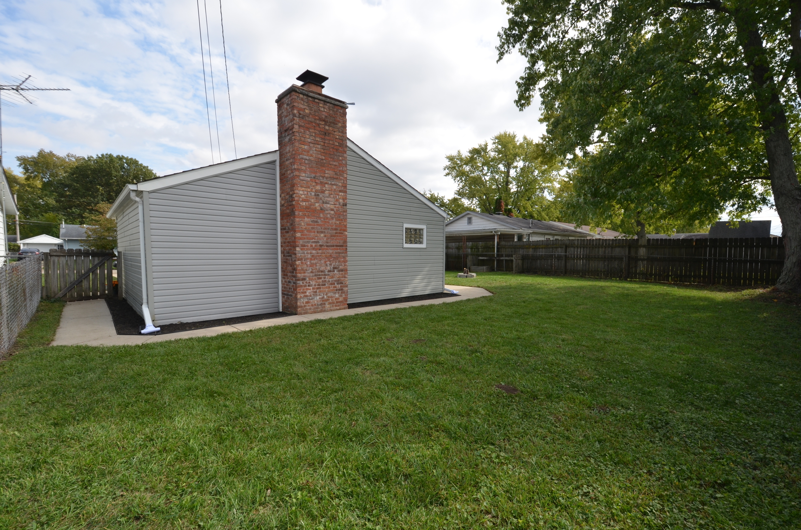 113 Eastman Road Chesterfield, IN 46017 - Photo 3 of 32
