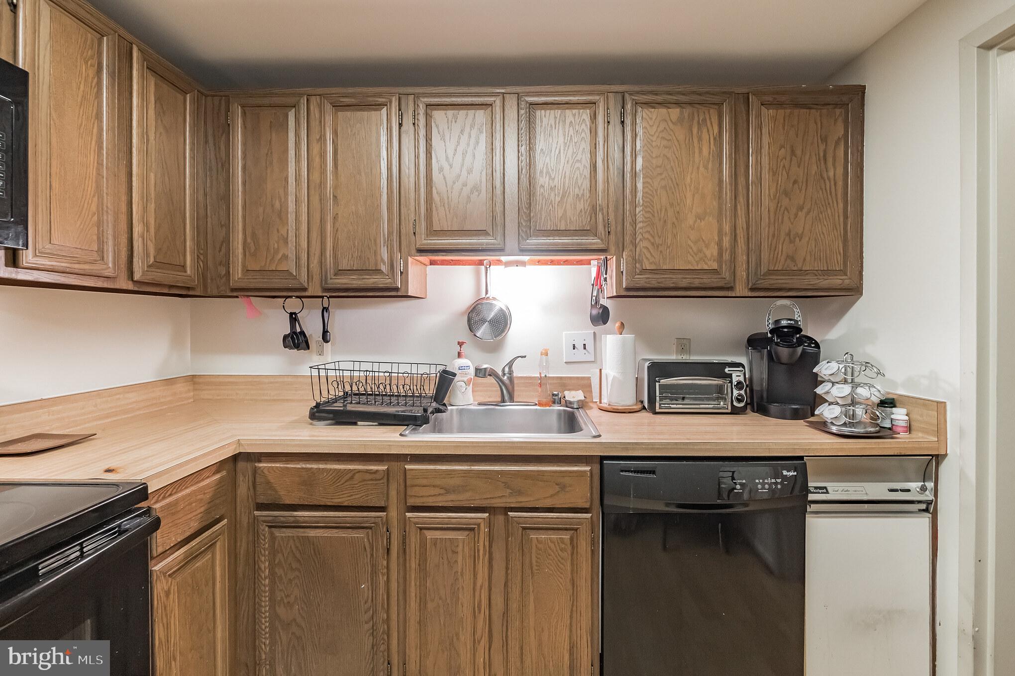 10020 Stedwick Road, Unit 304 Gaithersburg, MD 20886 - Photo 4 of 28 Plenty of counter space
