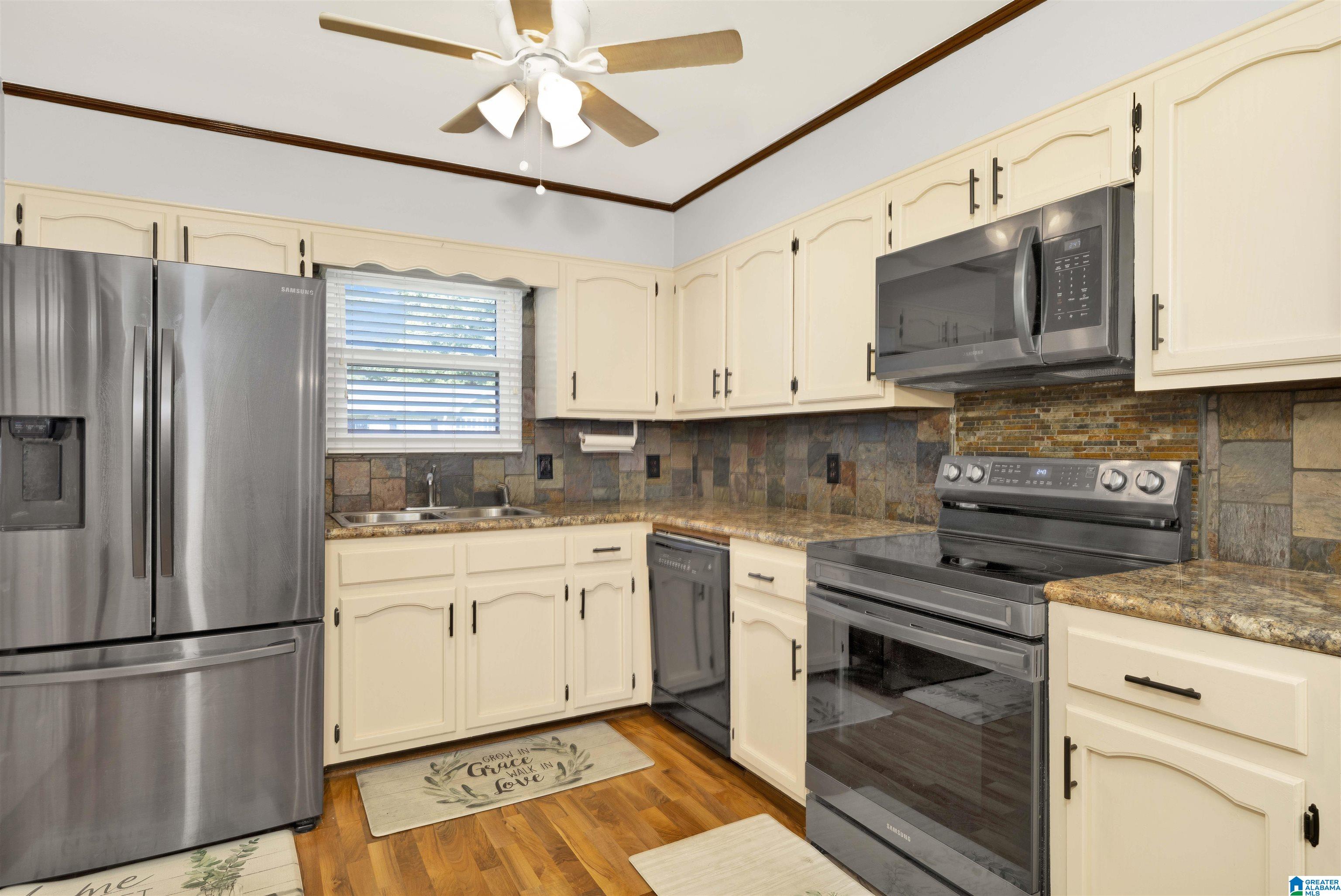 421 13th Street Pleasant Grove, AL 35127 - Photo 8 of 41