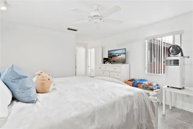 $299,900 | 402 Clusterwood Drive, Yalaha, FL 34797