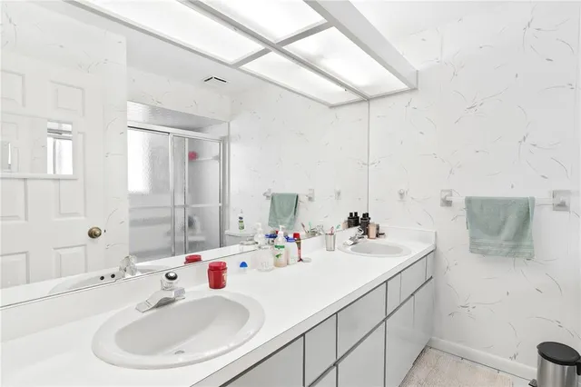 $299,900 | 402 Clusterwood Drive, Yalaha, FL 34797