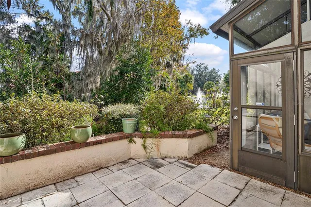 $299,900 | 402 Clusterwood Drive, Yalaha, FL 34797