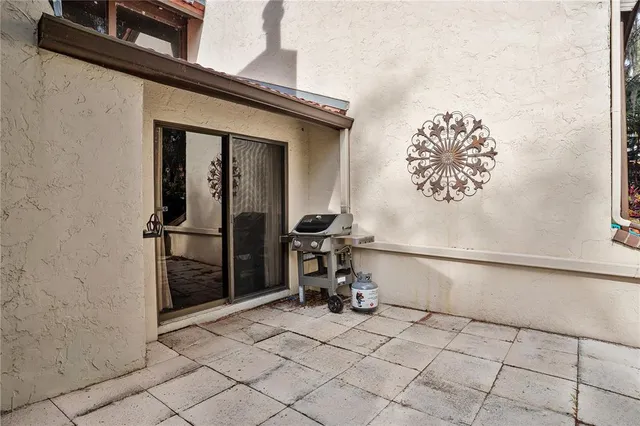 $299,900 | 402 Clusterwood Drive, Yalaha, FL 34797