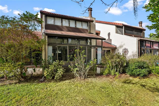 $299,900 | 402 Clusterwood Drive, Yalaha, FL 34797