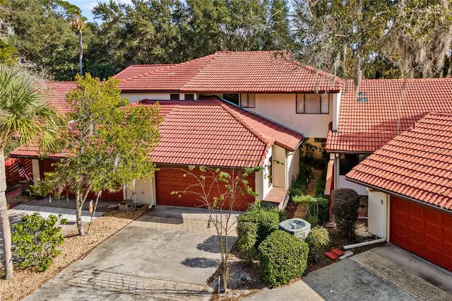 $299,900 | 402 Clusterwood Drive, Yalaha, FL 34797