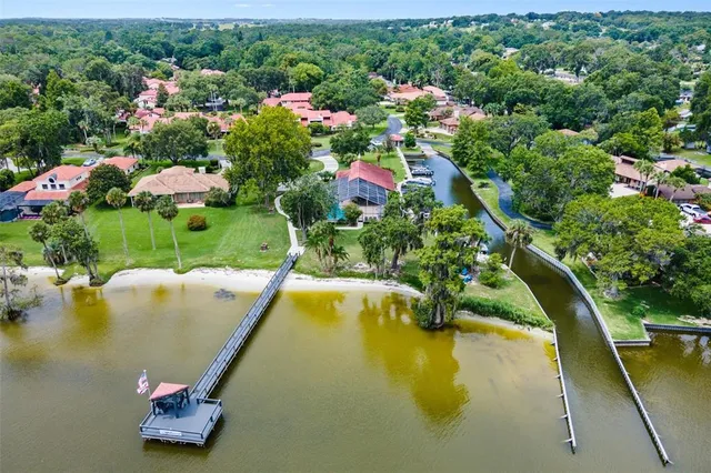 $299,900 | 402 Clusterwood Drive, Yalaha, FL 34797