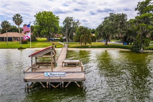 $299,900 | 402 Clusterwood Drive, Yalaha, FL 34797