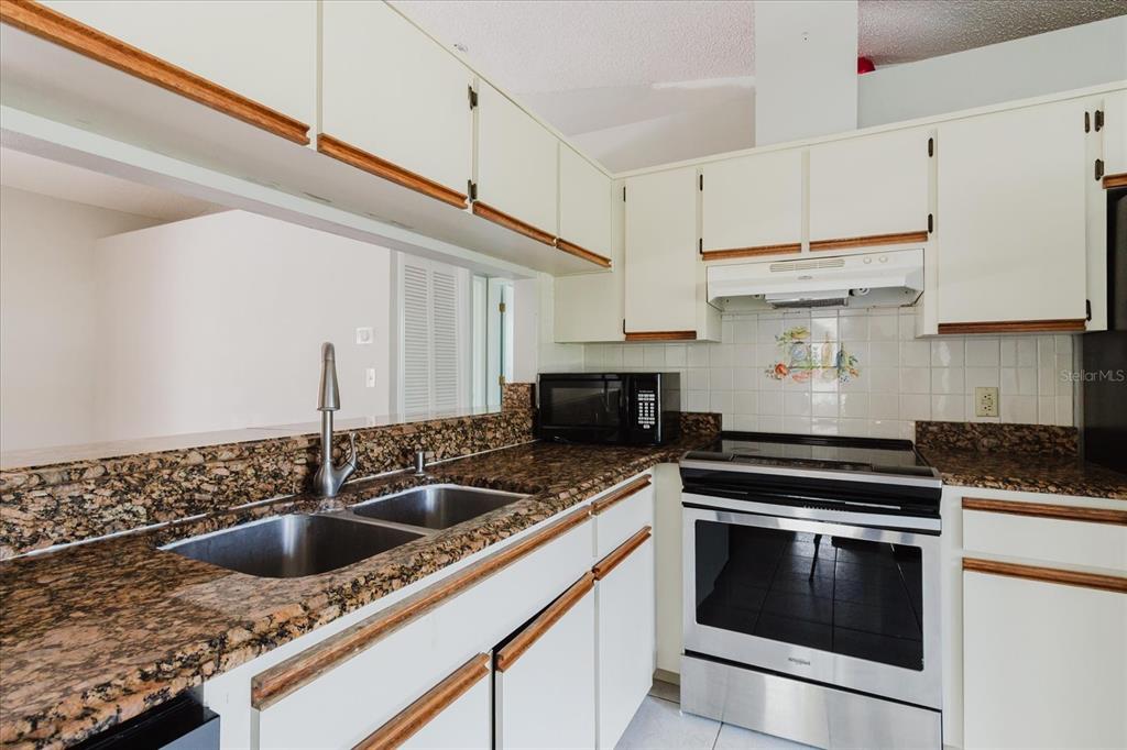 8450 Royal Hart Drive New Port Richey, FL 34653 - Photo 18 of 34