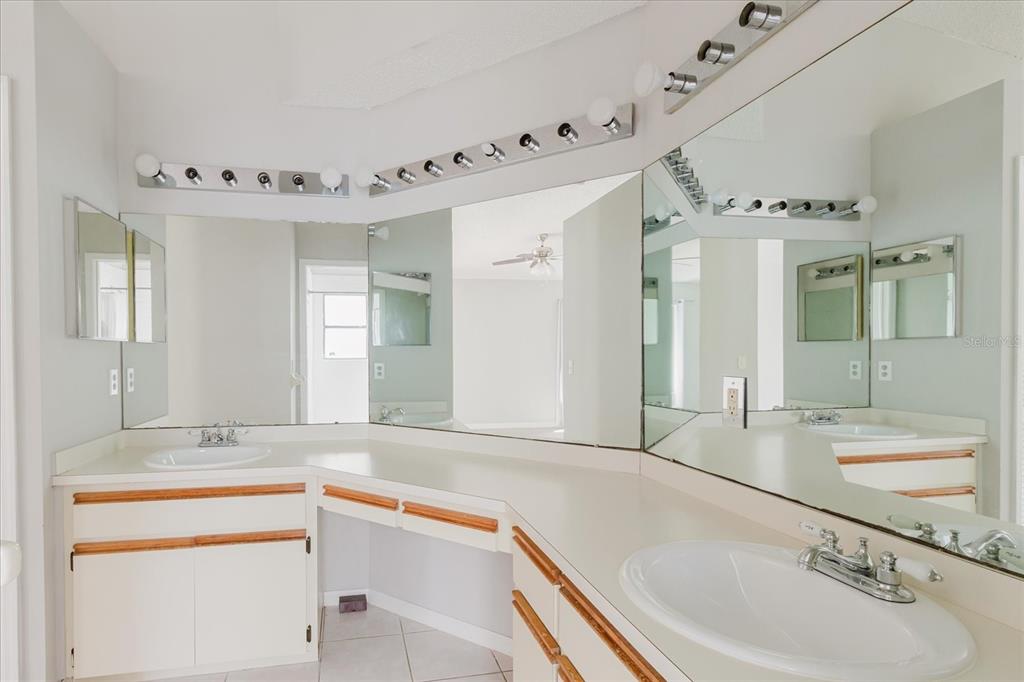 8450 Royal Hart Drive New Port Richey, FL 34653 - Photo 20 of 34