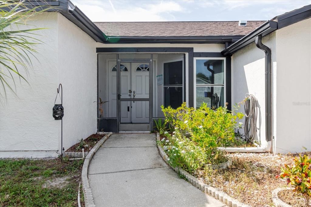 8450 Royal Hart Drive New Port Richey, FL 34653 - Photo 3 of 34