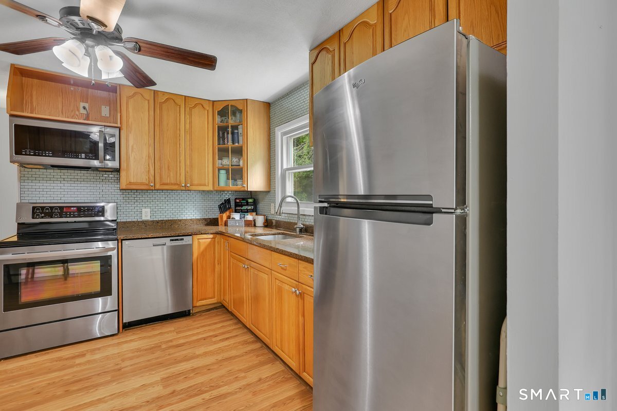 52 Jackson Road Enfield, CT 06082 - Photo 5 of 30