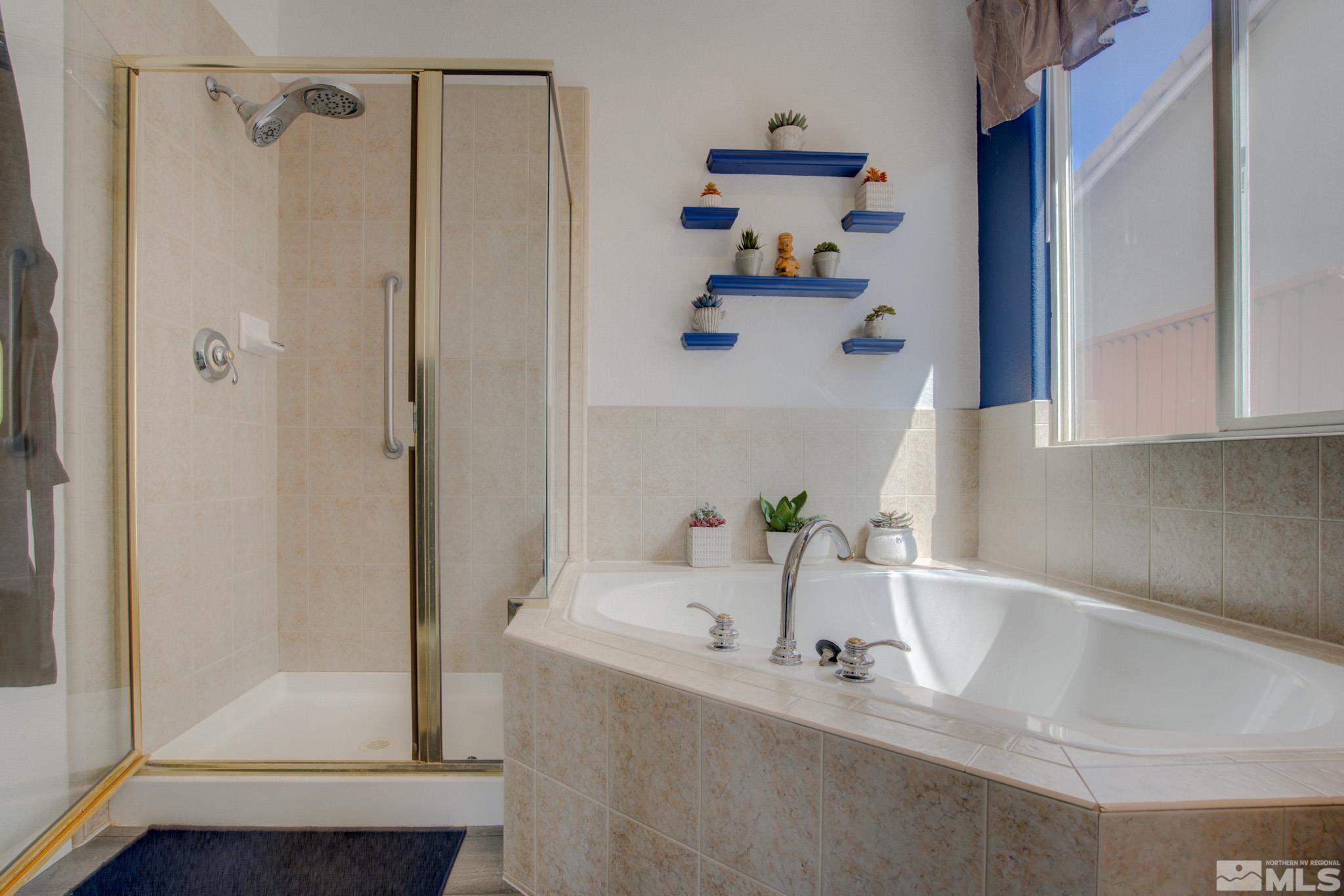 1625 Canyonlands Way Reno, NV 89521 - Photo 18 of 31 a bathroom with a bathtub and a shower