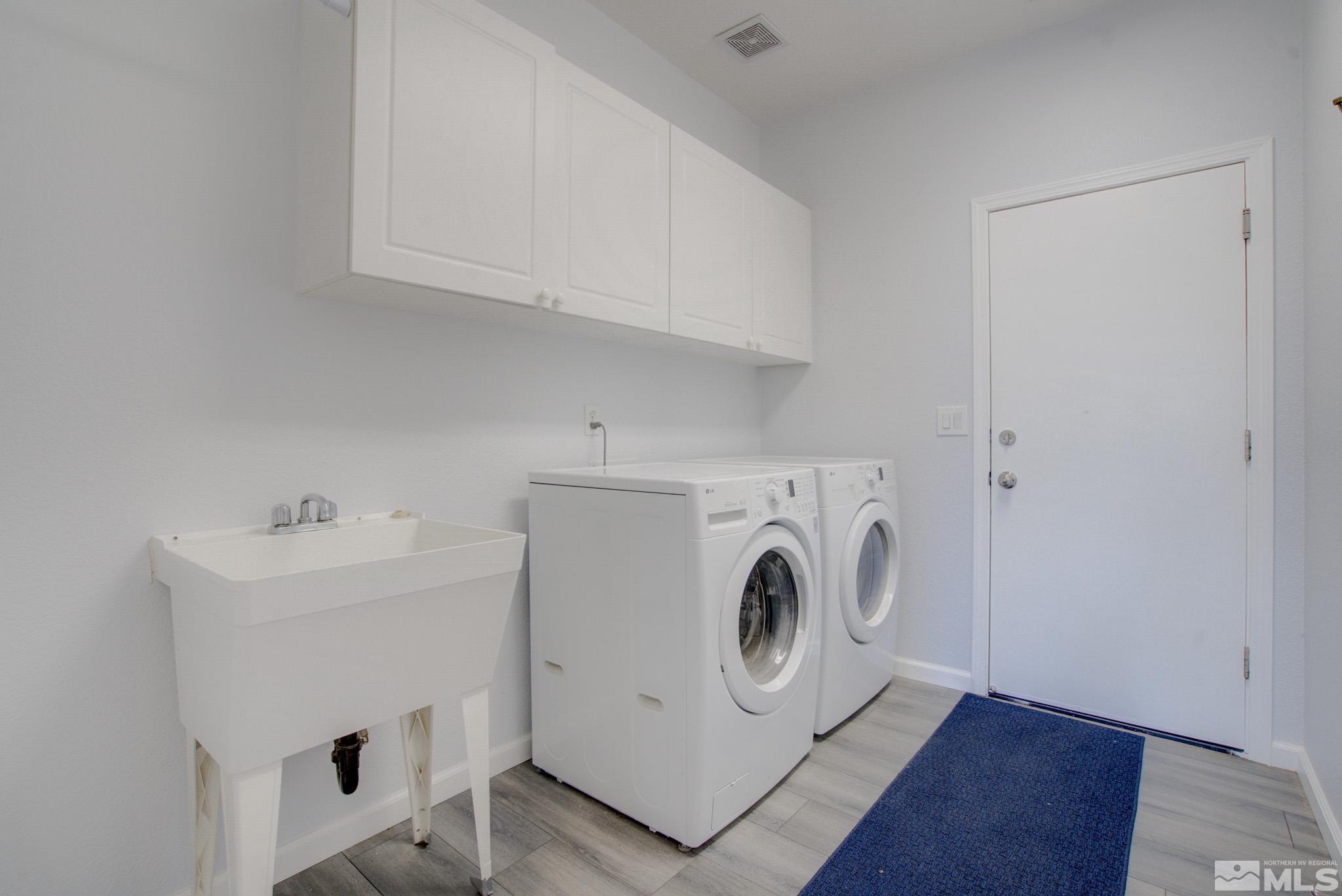 1625 Canyonlands Way Reno, NV 89521 - Photo 23 of 31 a utility room with dryer and washer