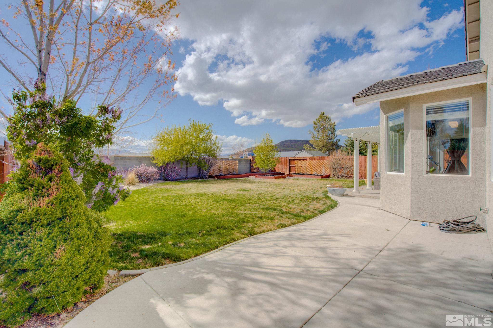 1625 Canyonlands Way Reno, NV 89521 - Photo 26 of 31 a view of a back yard of the house
