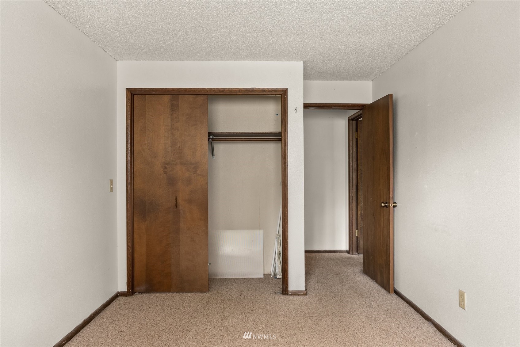 168 Chilvers Road, Unit L & M Chehalis, WA 98532 - Photo 13 of 38 a view of an empty room