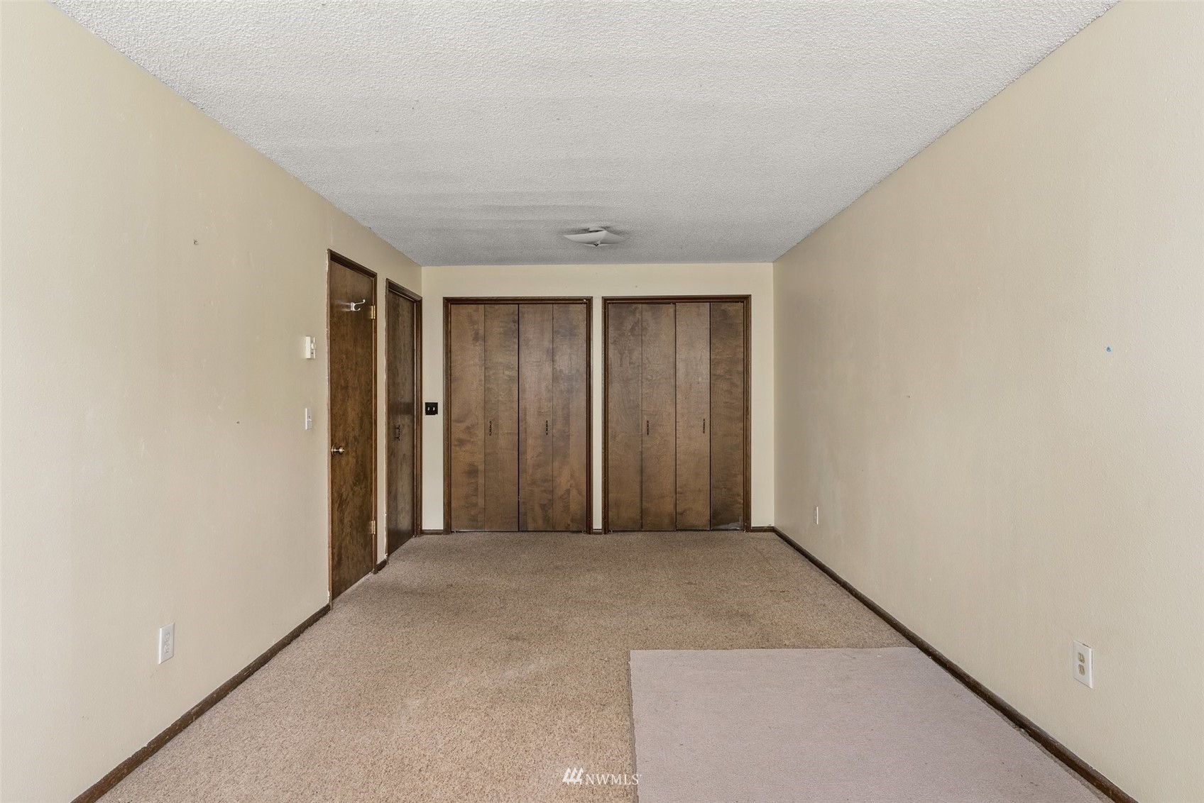 168 Chilvers Road, Unit L & M Chehalis, WA 98532 - Photo 16 of 38 a view of an empty room