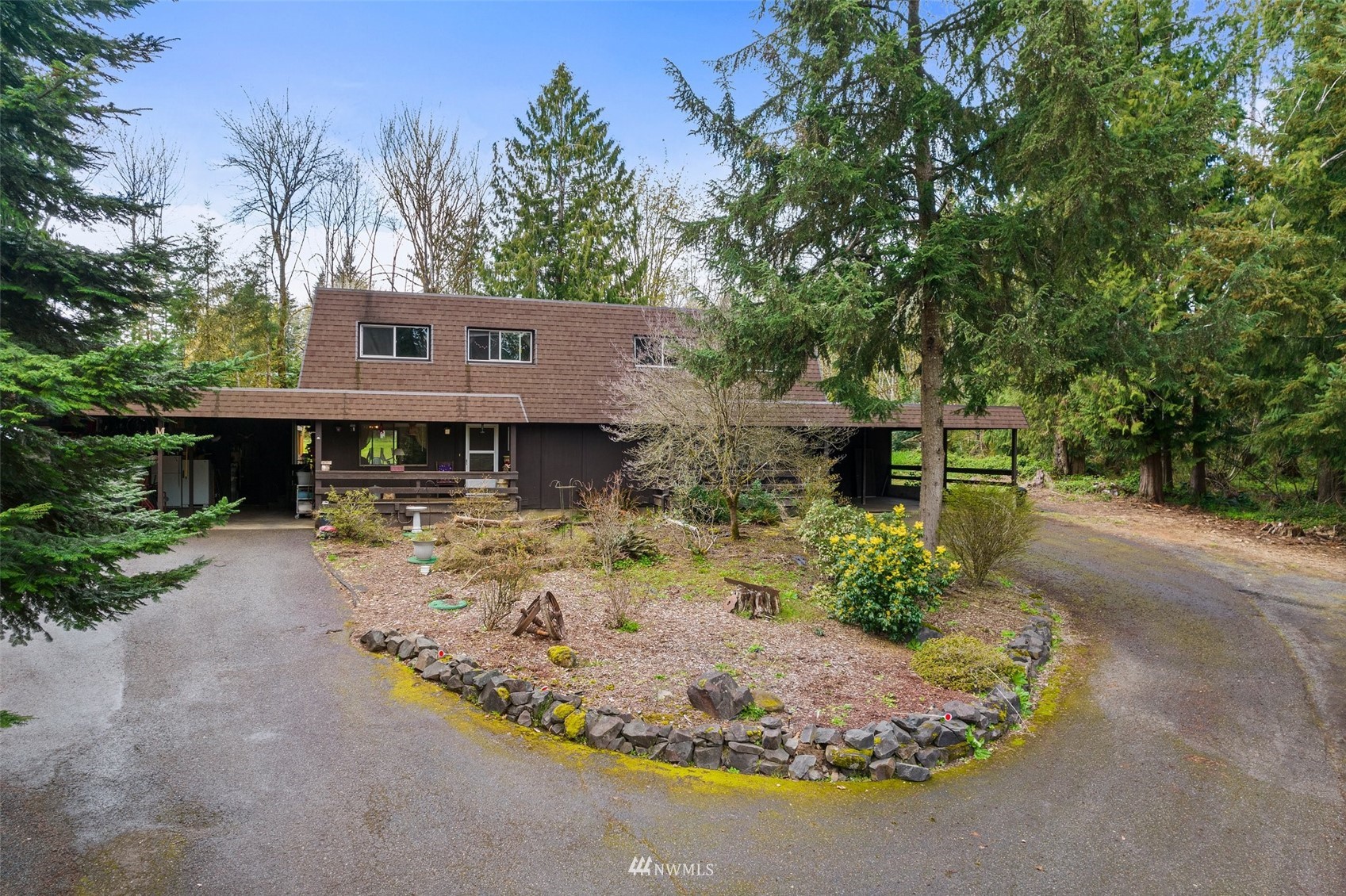 168 Chilvers Road, Unit L & M Chehalis, WA 98532 - Photo 2 of 38 a front view of a house with garden