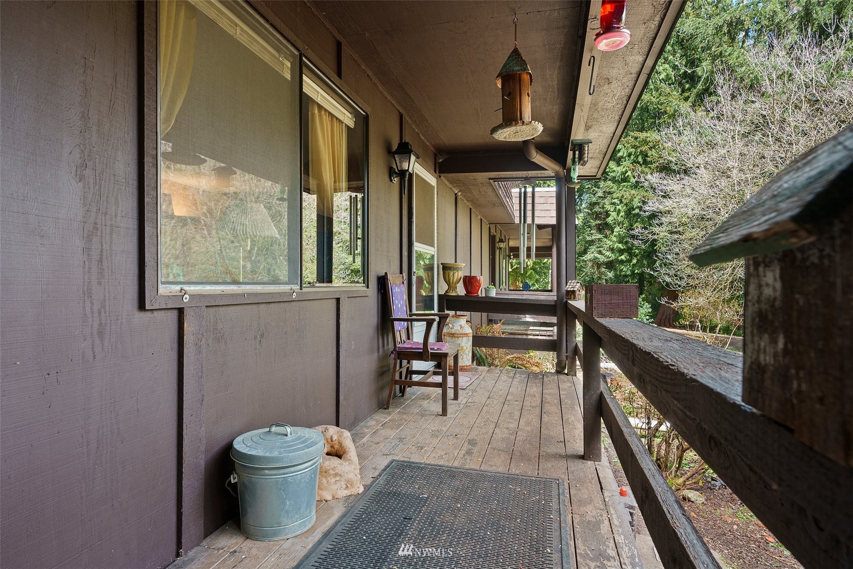 168 Chilvers Road, Unit L & M Chehalis, WA 98532 - Photo 21 of 38 a view of a porch with chairs and backyard