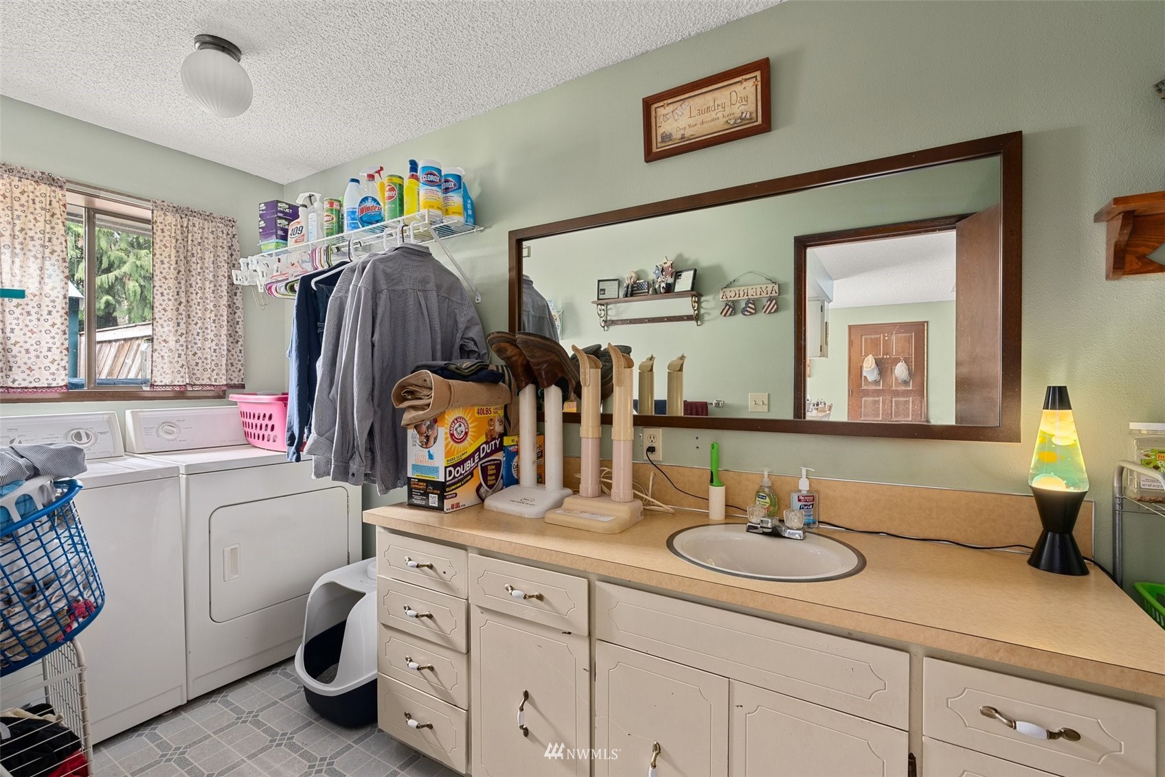 168 Chilvers Road, Unit L & M Chehalis, WA 98532 - Photo 27 of 38 a en suite bathroom with a double vanity sink and a mirror