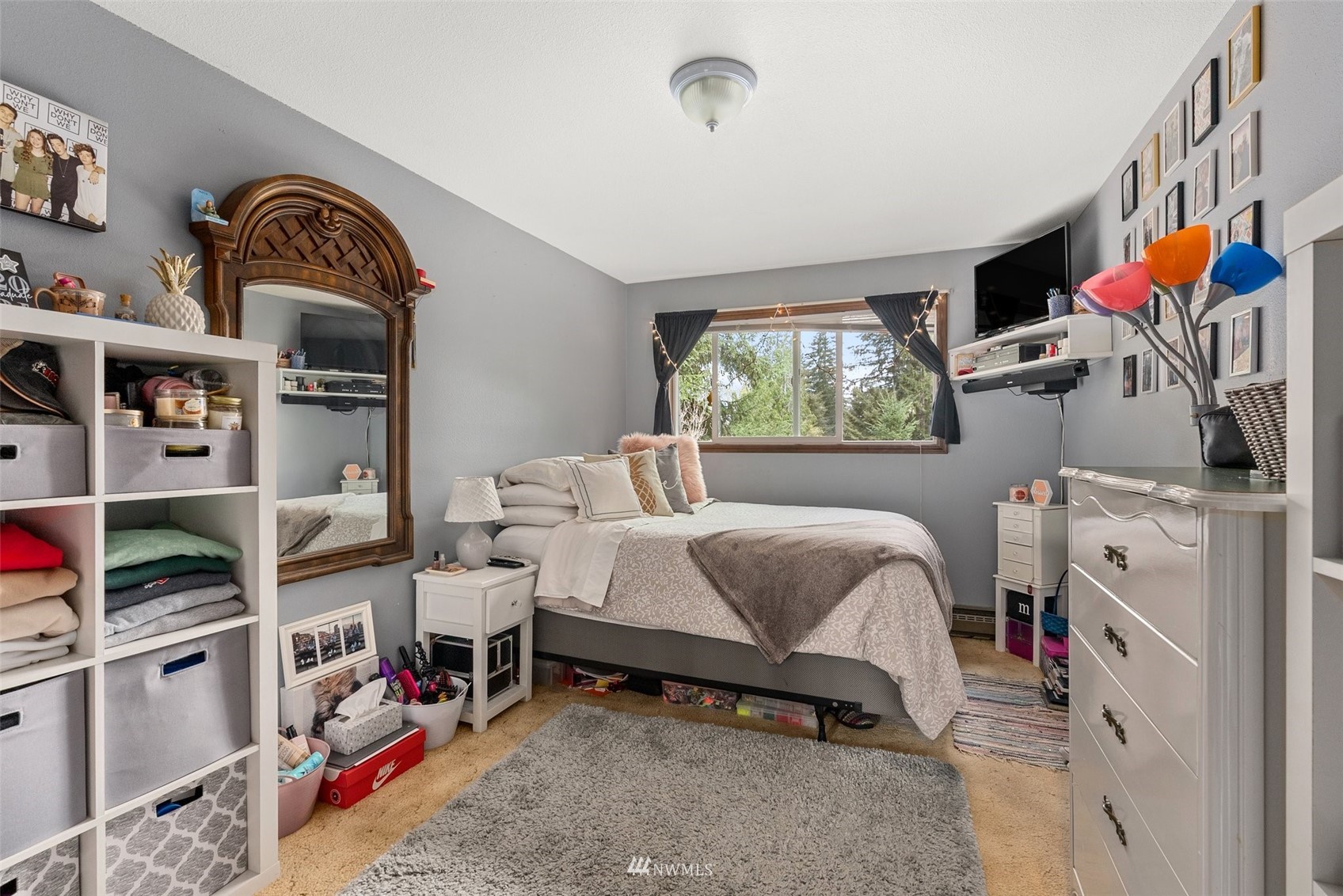 168 Chilvers Road, Unit L & M Chehalis, WA 98532 - Photo 29 of 38 a bedroom with bed and a window