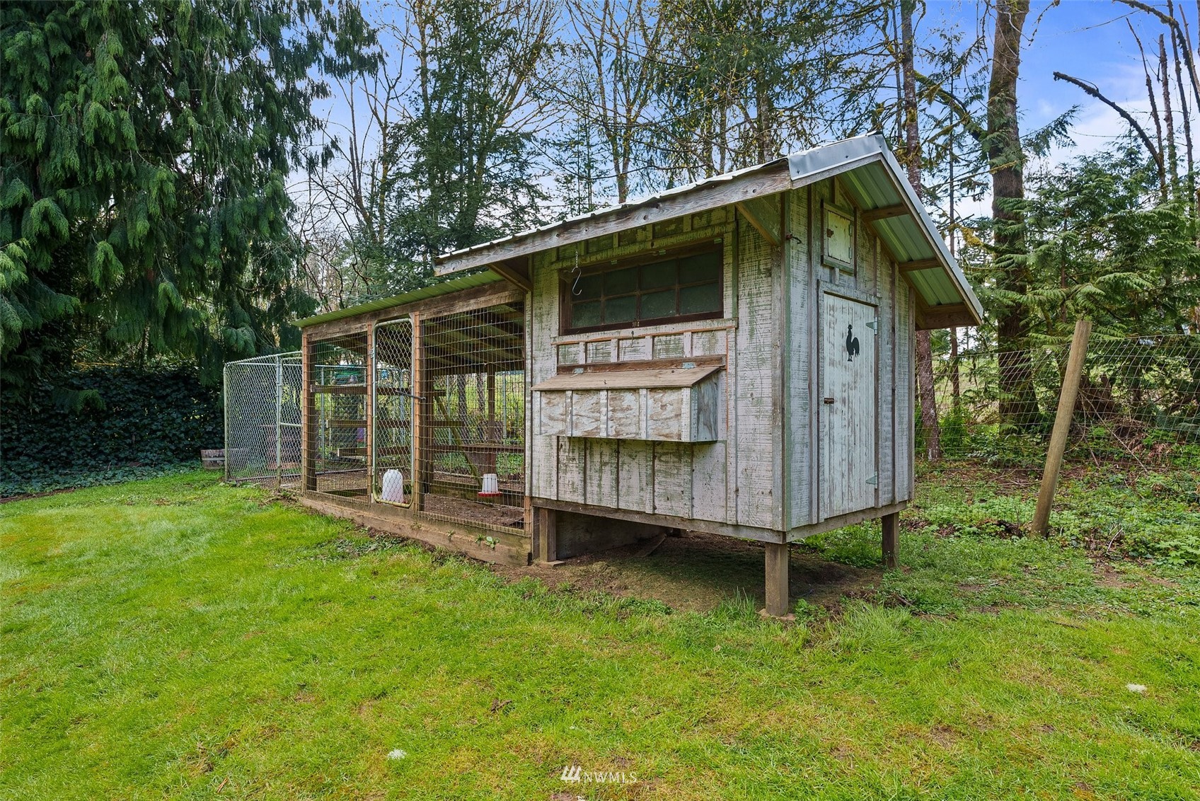168 Chilvers Road, Unit L & M Chehalis, WA 98532 - Photo 34 of 38 a view of backyard with deck and garden