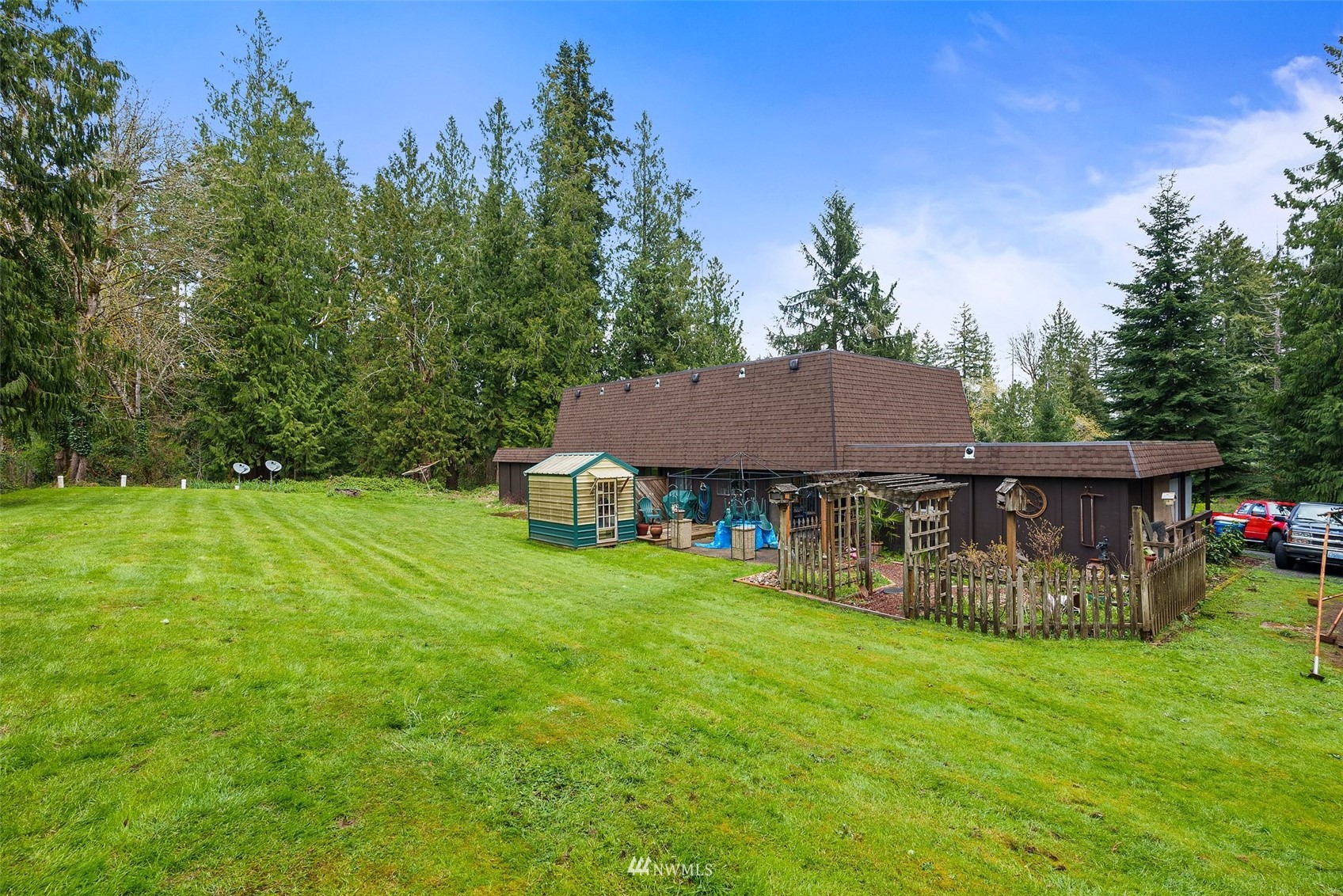 168 Chilvers Road, Unit L & M Chehalis, WA 98532 - Photo 35 of 38 a view of a house with backyard and a tree
