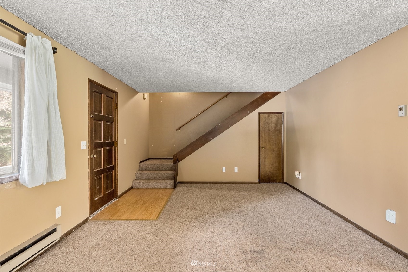 168 Chilvers Road, Unit L & M Chehalis, WA 98532 - Photo 7 of 38 a view of an empty room with a window