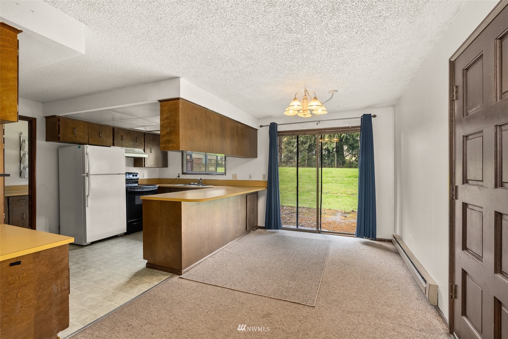 168 Chilvers Road, Unit L & M Chehalis, WA 98532 - Photo 8 of 38 a kitchen with a refrigerator and a sink