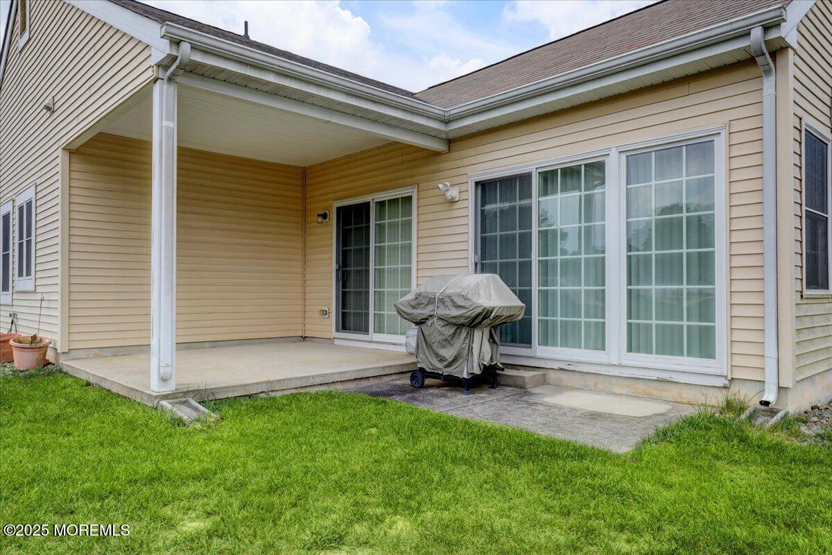 4 Long Bay Road Jackson, NJ 08527 - Photo 30 of 48 a view of a house with backyard and sitting area