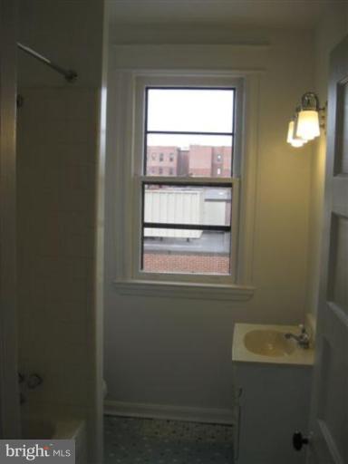2714 Ontario Road Northwest Washington, DC 20009 - Photo 14 of 20 Bath #1
