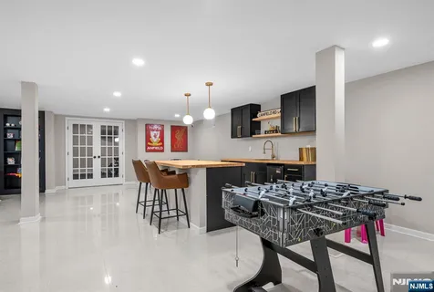 $2,500,000 | 739 Shoshone Trail, Franklin Lakes, NJ 07417
