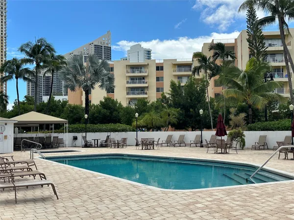 $2,750 | 17801 North Bay Road, Unit 212, Sunny Isles Beach, FL 33160