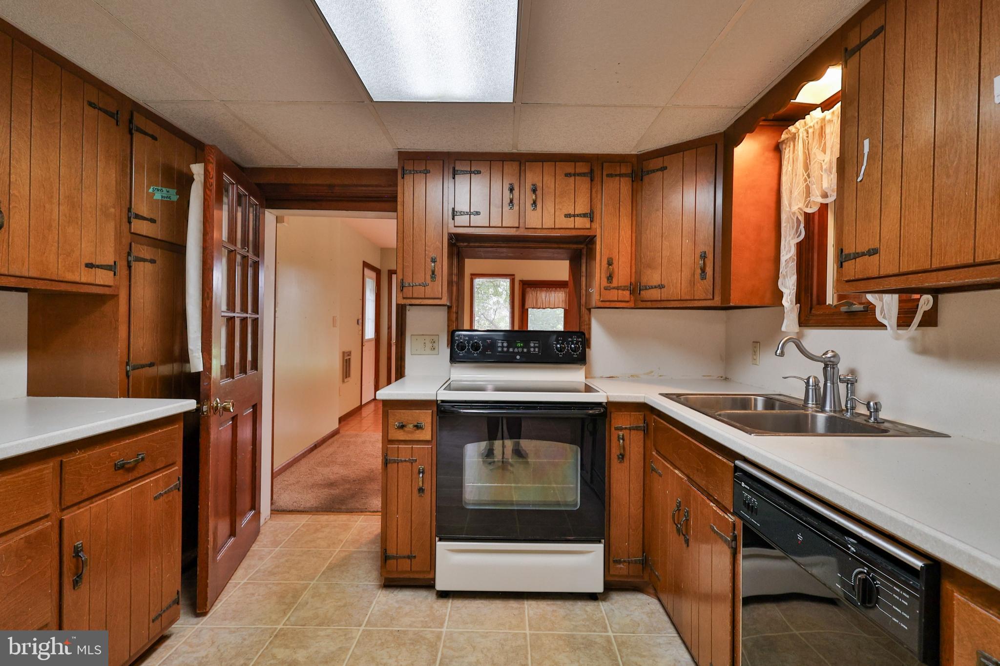 4262 Hecktown Road Bethlehem, PA 18020 - Photo 12 of 43 Gallery Image 12