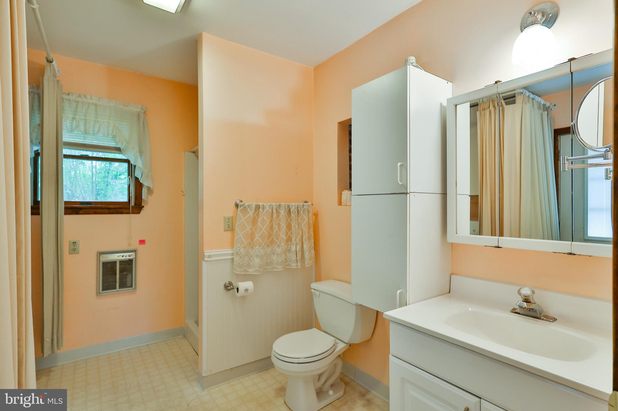 4262 Hecktown Road Bethlehem, PA 18020 - Photo 14 of 43 Gallery Image 14