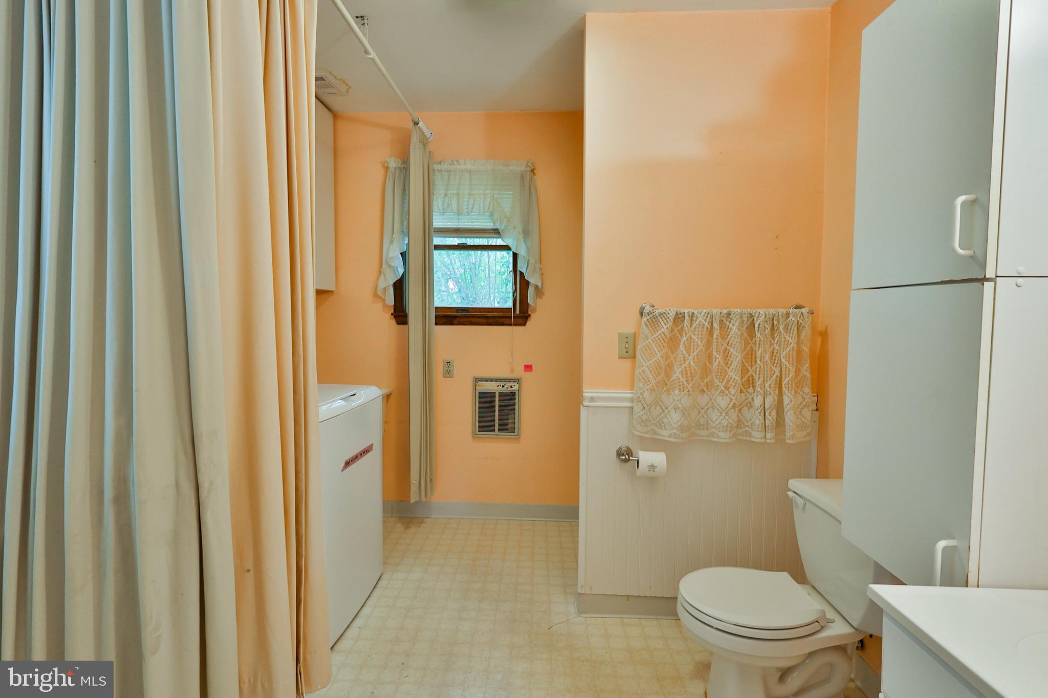 4262 Hecktown Road Bethlehem, PA 18020 - Photo 15 of 43 Gallery Image 15
