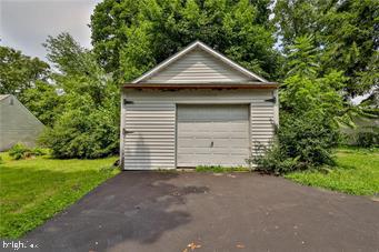 4262 Hecktown Road Bethlehem, PA 18020 - Photo 34 of 43 Gallery Image 34