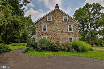 4262 Hecktown Road Bethlehem, PA 18020 - Photo 35 of 43 Gallery Image 35
