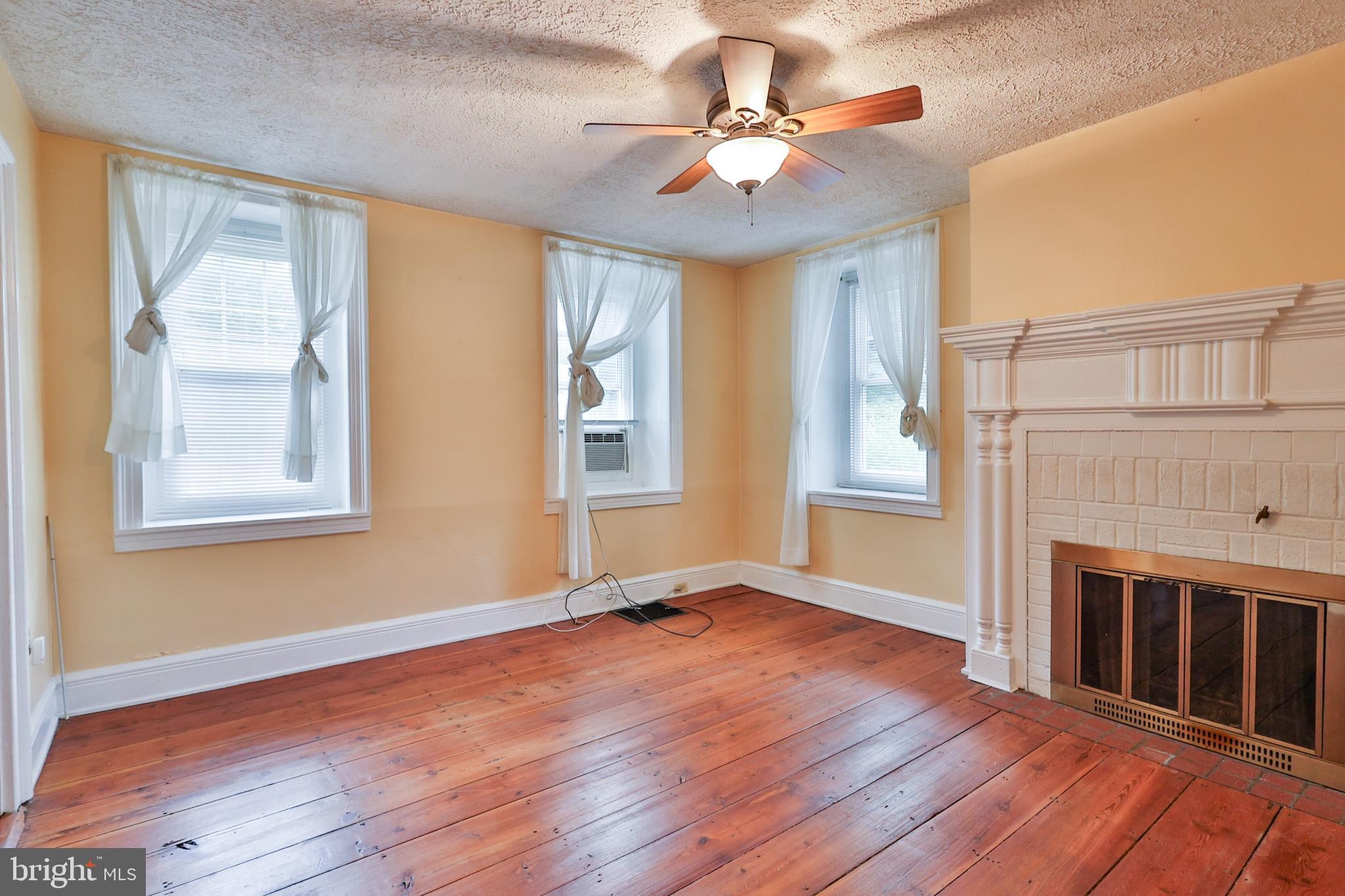 4262 Hecktown Road Bethlehem, PA 18020 - Photo 6 of 43 Gallery Image 6