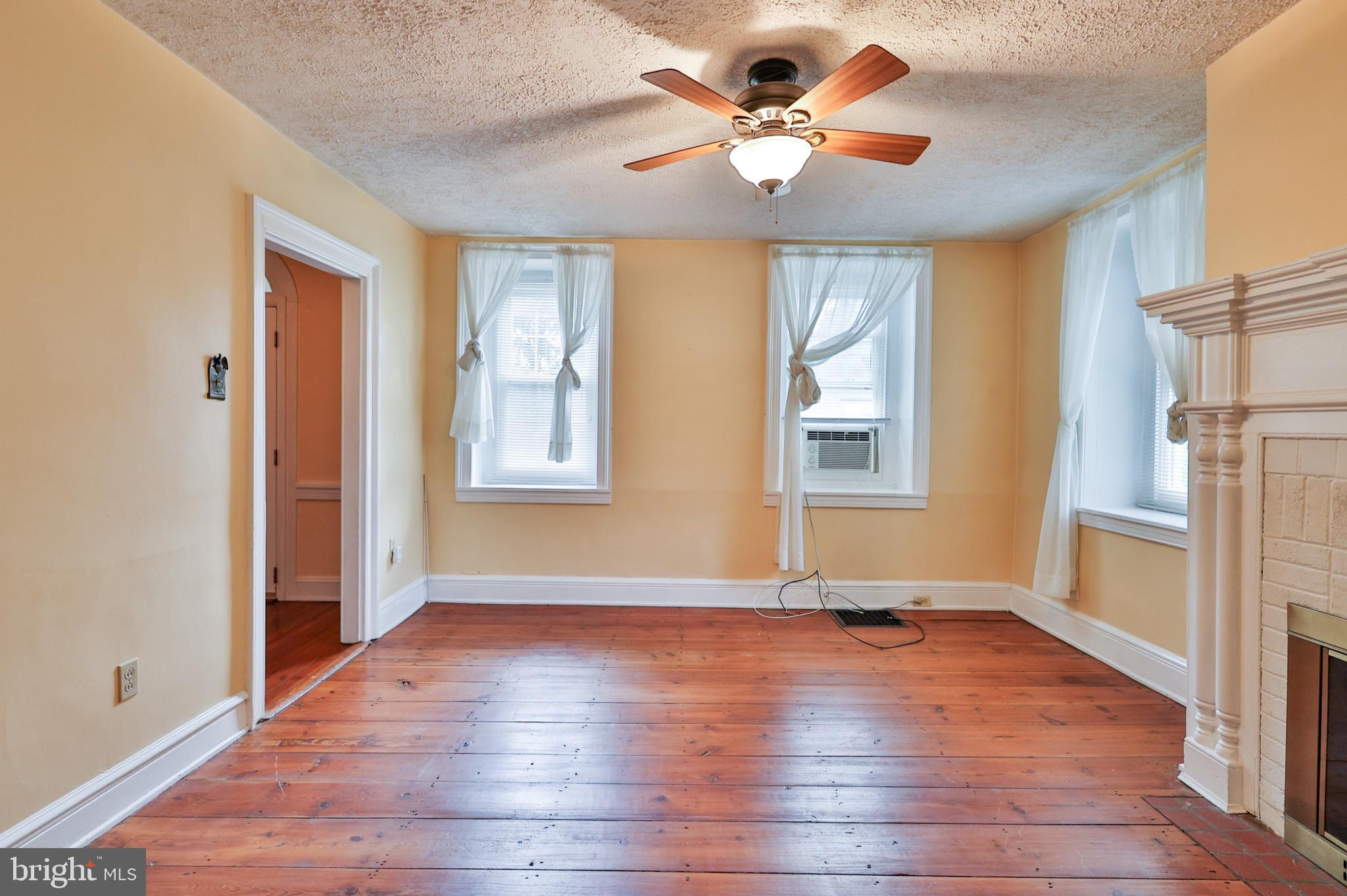 4262 Hecktown Road Bethlehem, PA 18020 - Photo 7 of 43 Gallery Image 7