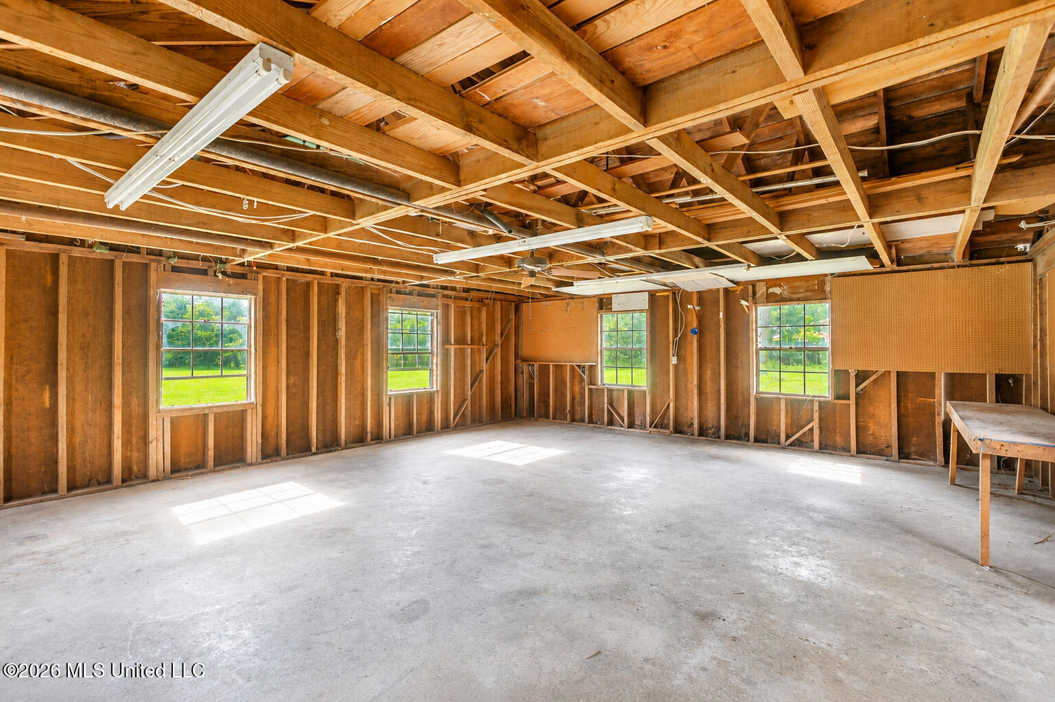 1602 Church Street Columbia, MS 39429 - Photo 32 of 37 Workshop - Open Layout