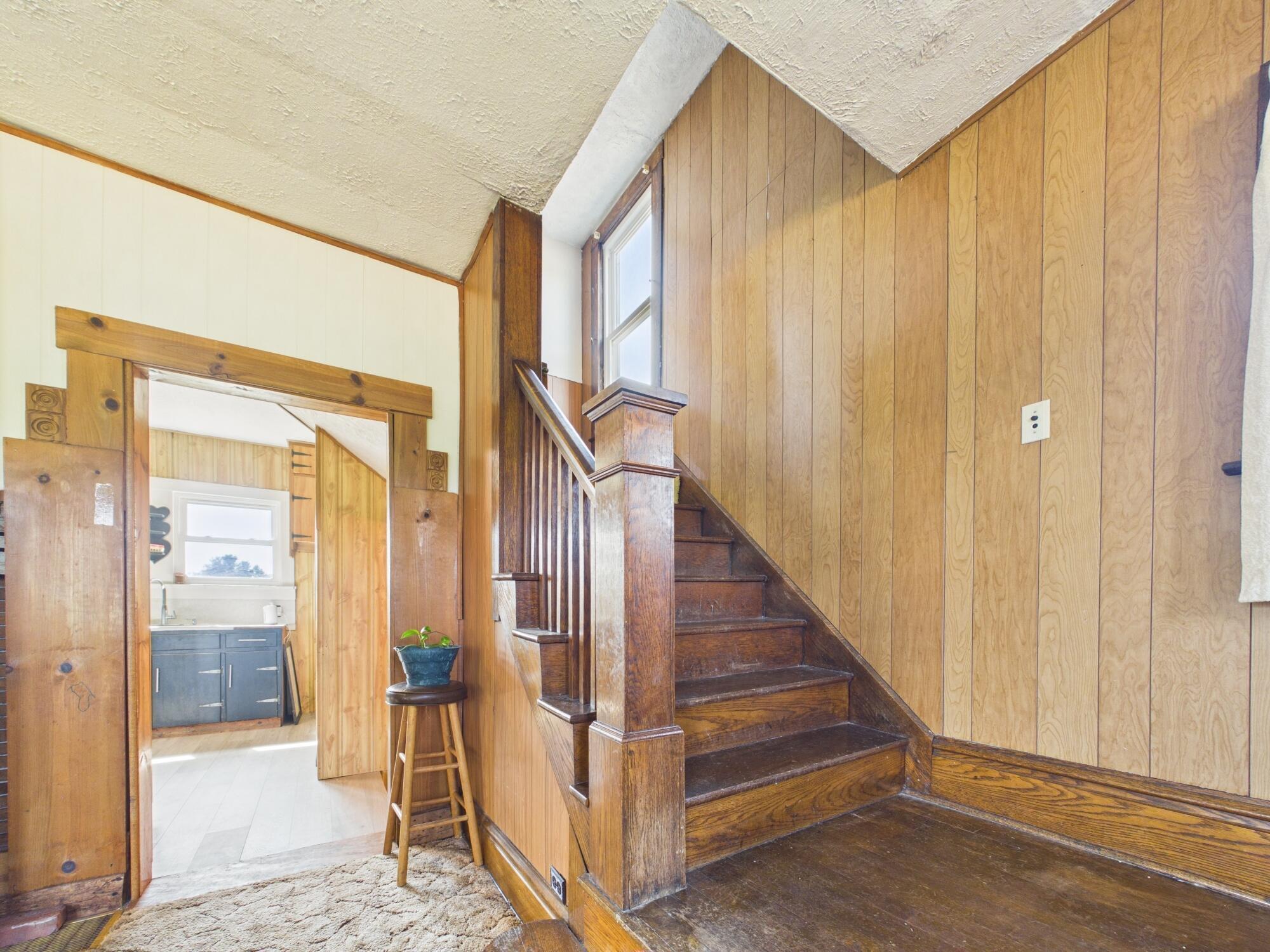 7795 Rose Hill Road Roseville, OH 43777 - Photo 19 of 32 Staircase