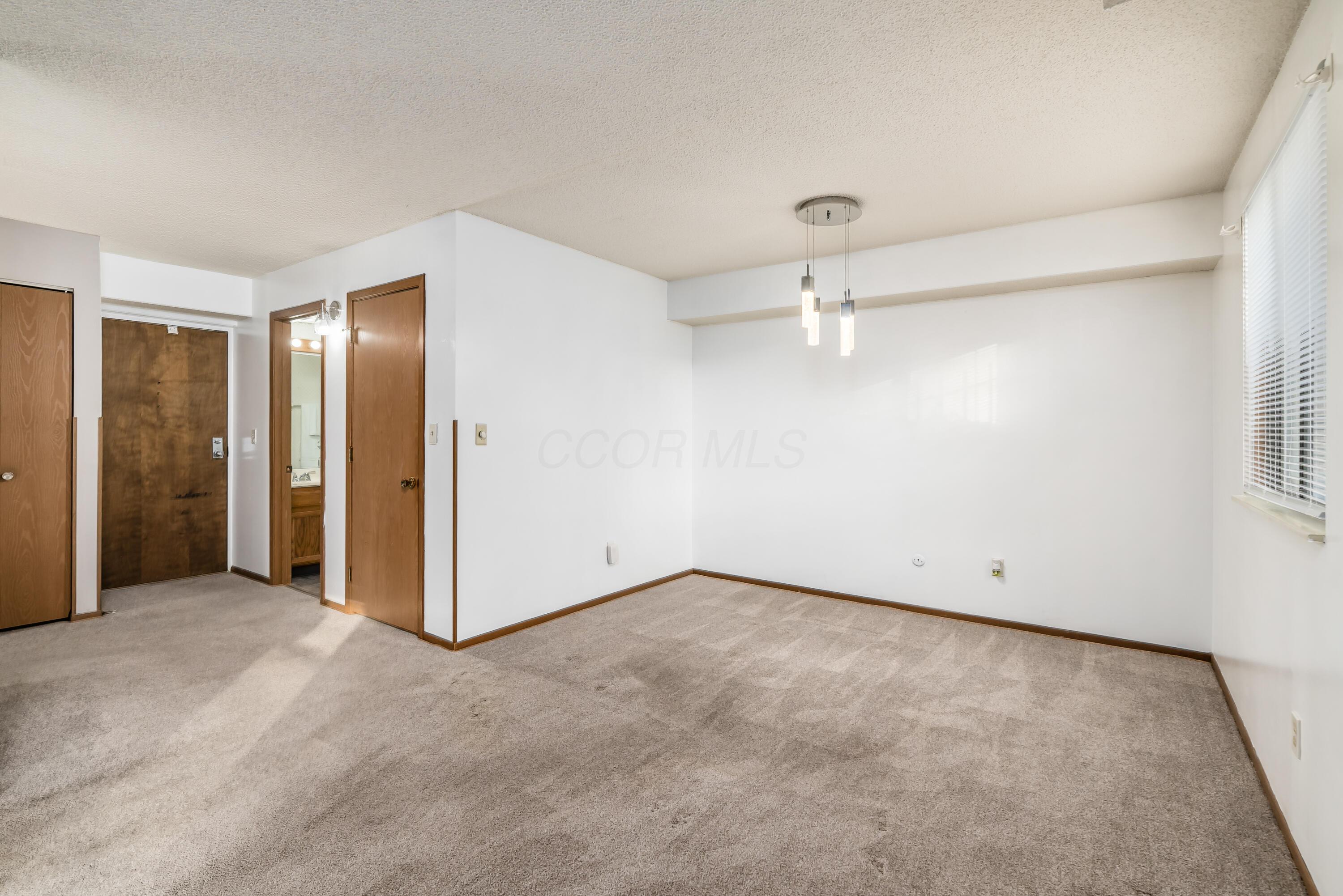 4141 Karl Road, Unit 101 Columbus, OH 43224 - Photo 9 of 39 R_4141_Karl_Rd_____0015