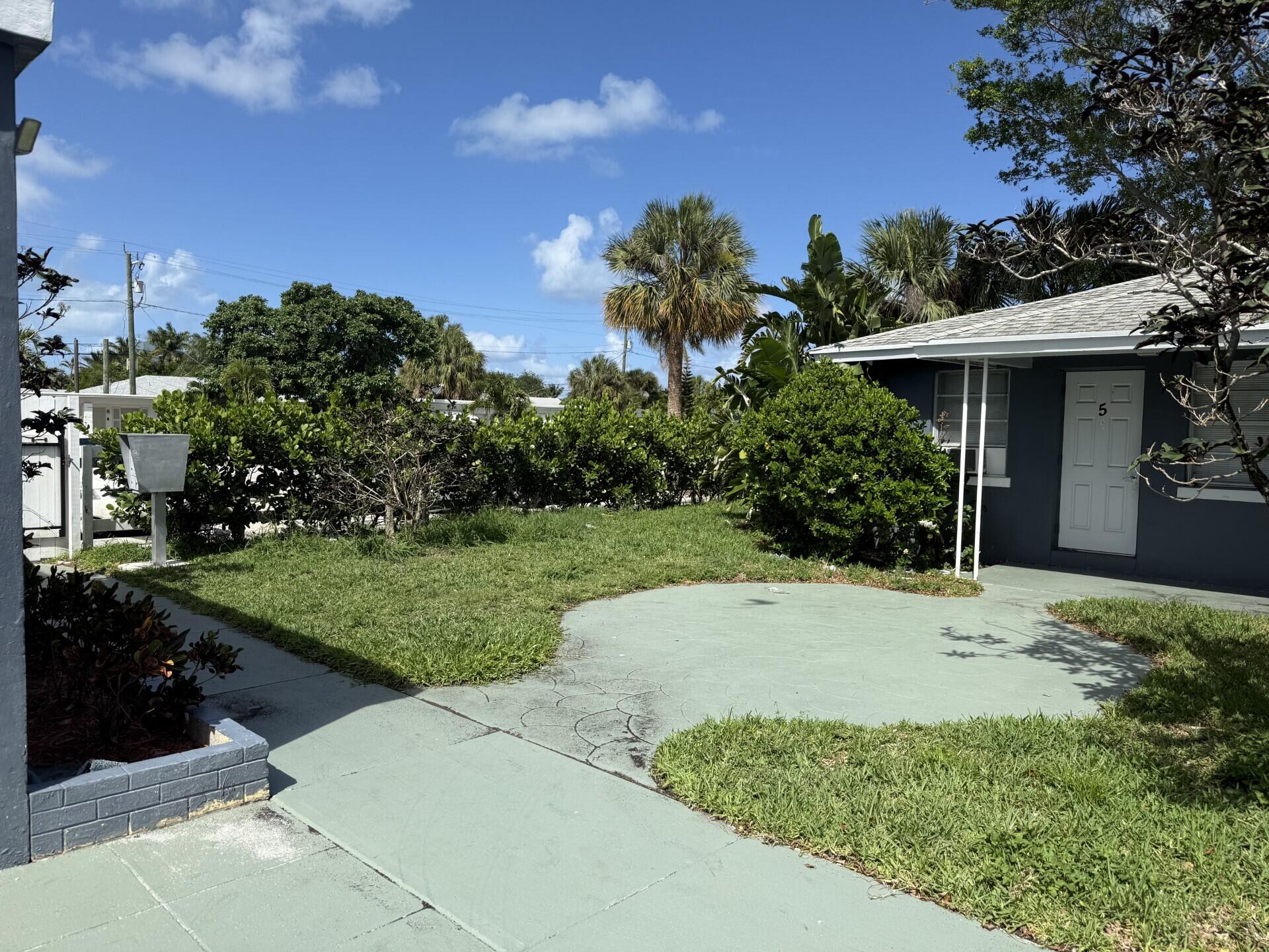 131 East 27th Street, Unit 6 Riviera Beach, FL 33404 - Photo 11 of 14 Courtyard