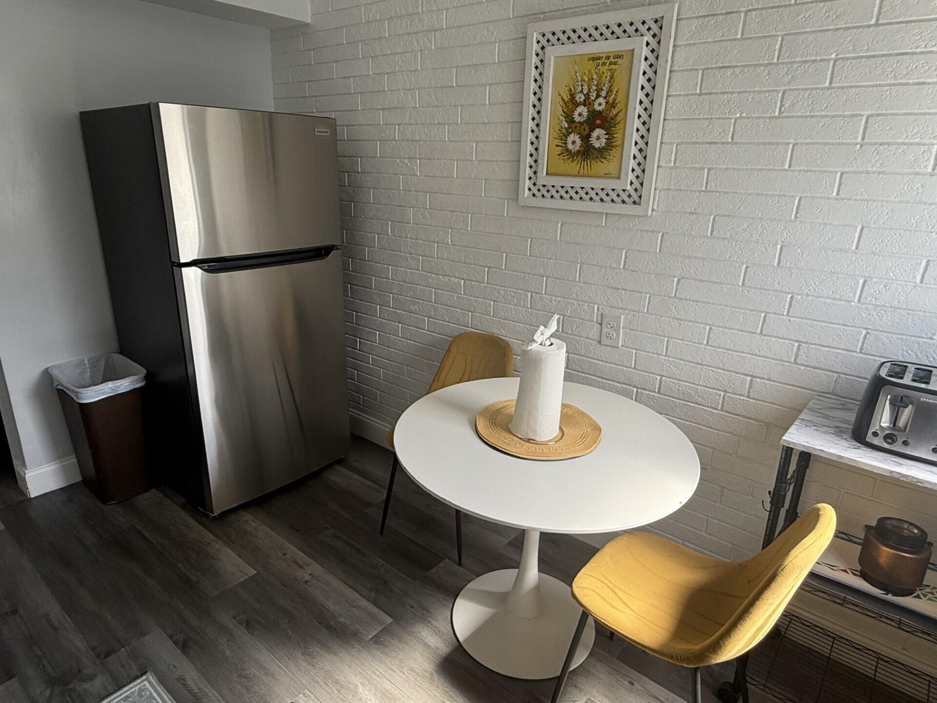 131 East 27th Street, Unit 6 Riviera Beach, FL 33404 - Photo 3 of 14 Eat in kitchen