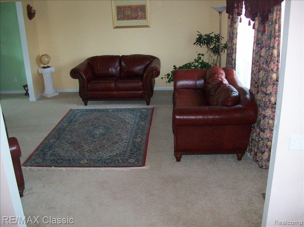 24779 Jamestowne Road Novi, MI 48375 - Photo 4 of 19 Spacious Living Room